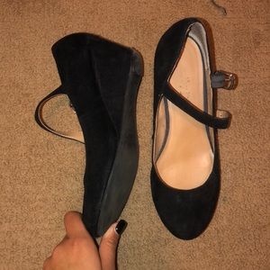 black wedges